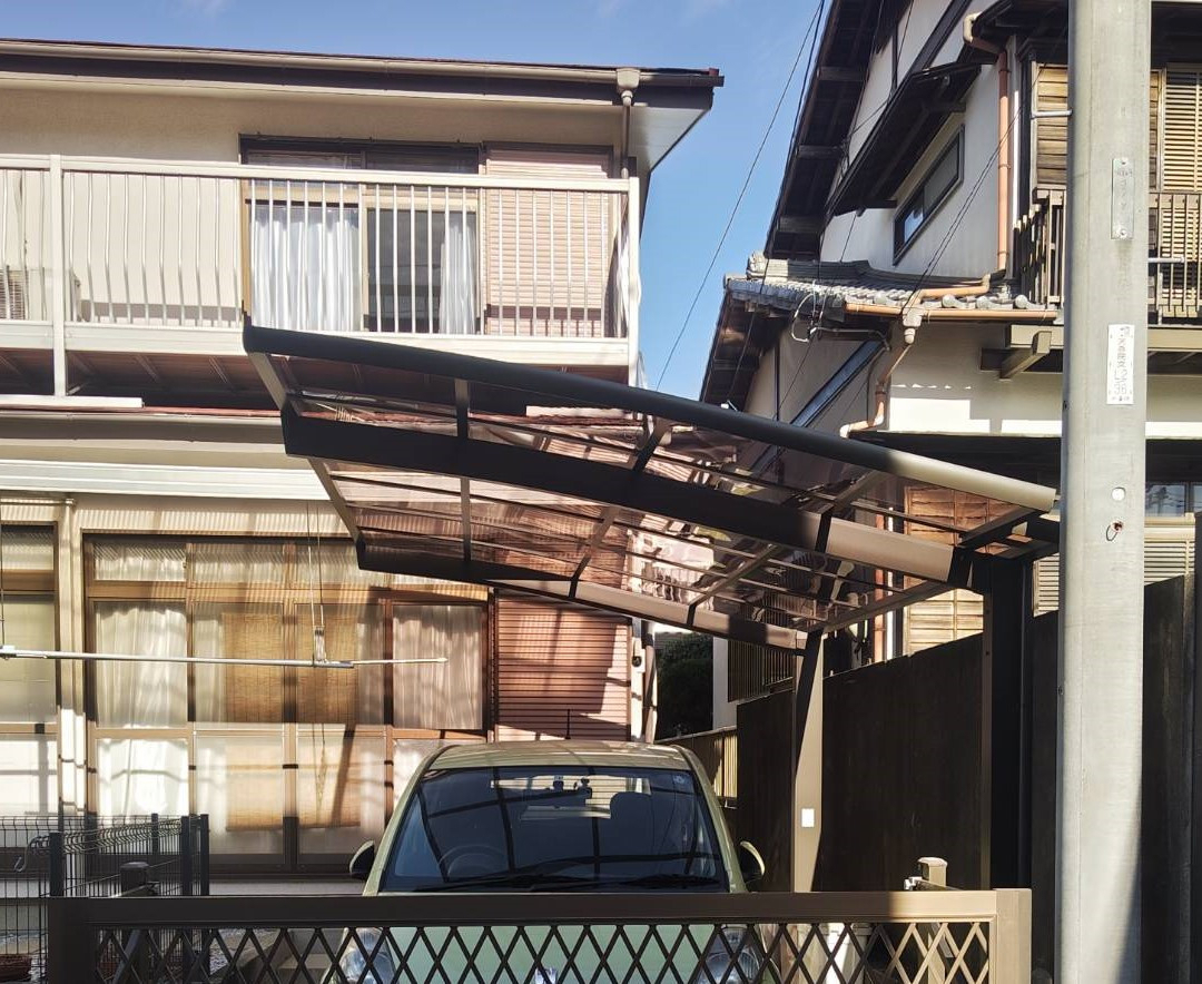 杉本ガラス建材のカーポート取替工事【フーゴF】の施工後の写真1