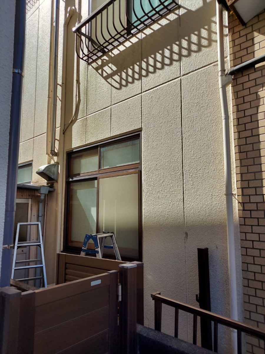 杉本ガラス建材のテラス取付工事【スピーネ】の施工前の写真1