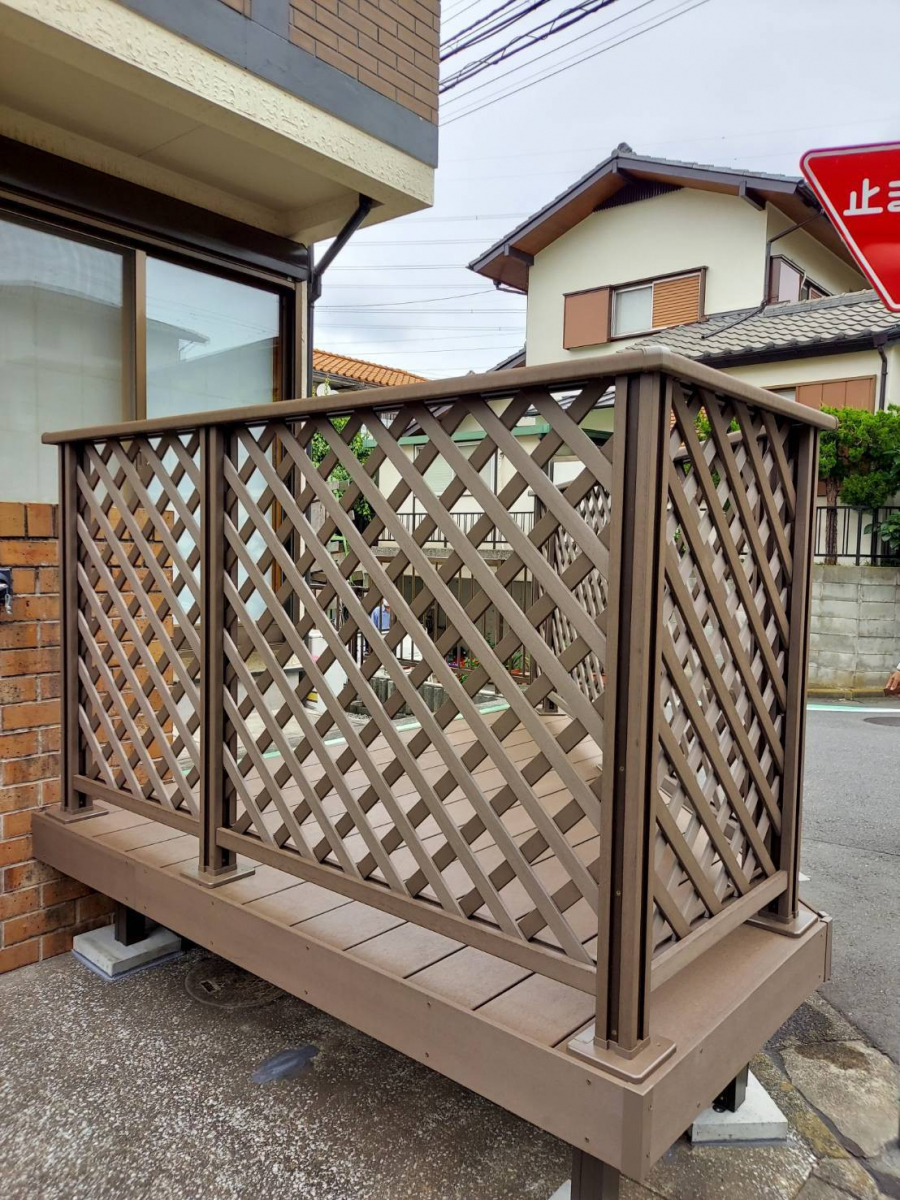 杉本ガラス建材の横浜市戸塚区 ウッドデッキ取替工事【樹ら楽ステージ】の施工後の写真2