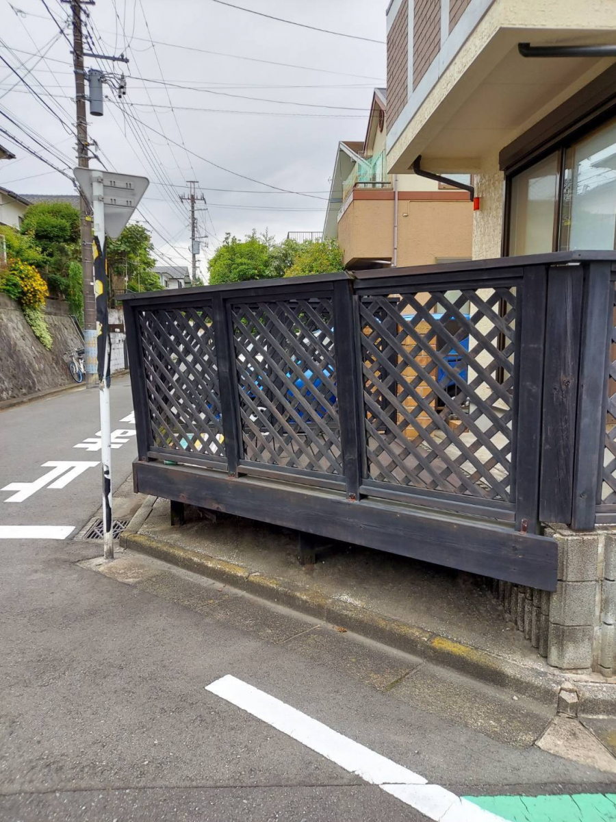 杉本ガラス建材の横浜市戸塚区 ウッドデッキ取替工事【樹ら楽ステージ】の施工前の写真1