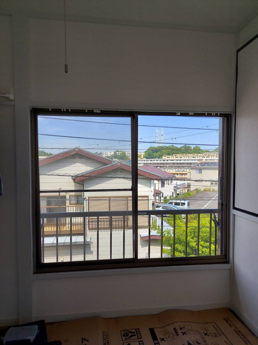 杉本ガラス建材の横浜市港南区 内窓設置工事【インプラス取付工事】およびサッシ交換工事【リプラス】の施工前の写真1