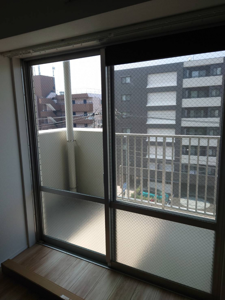 杉本ガラス建材の横浜市保土ヶ谷区　内窓設置工事【インプラス取付工事】の施工前の写真1