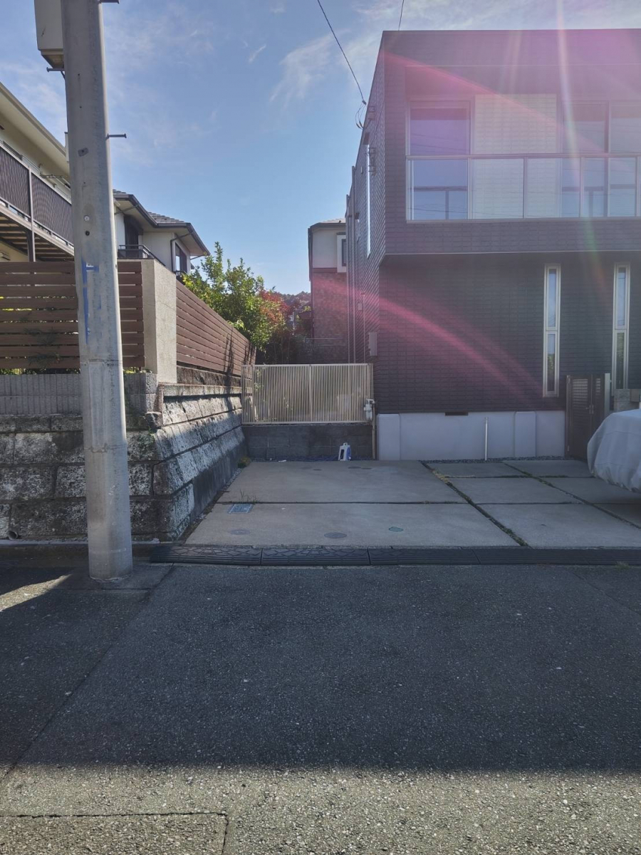 杉本ガラス建材の横浜市栄区 カーポート【カーポートSC】設置工事の施工前の写真1