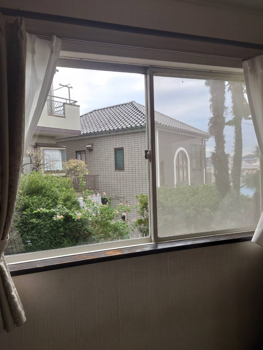 杉本ガラス建材の横浜市南区　内窓設置工事【インプラス取付工事】の施工前の写真1