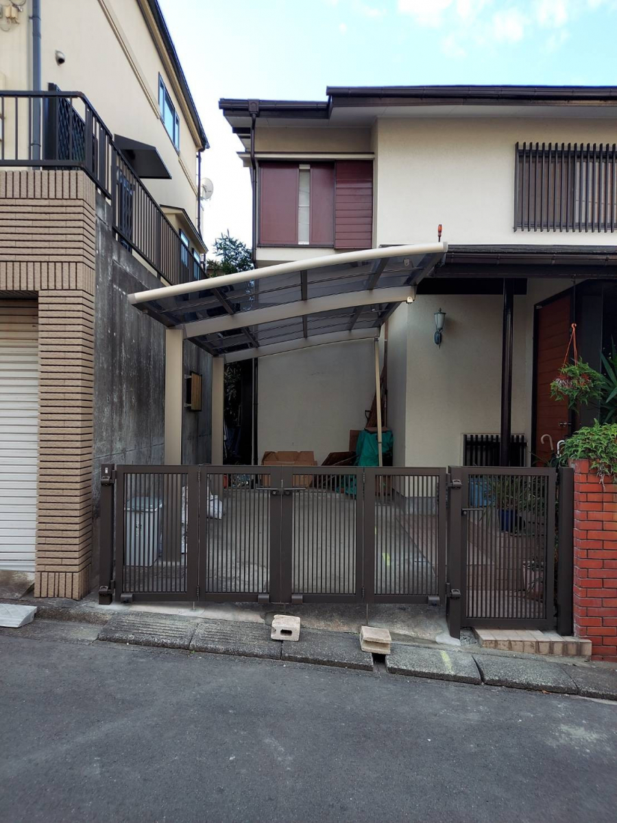 杉本ガラス建材の横浜市栄区　門扉およびカーポート取替工事【フーゴR、開き門扉ABTR2型】の施工後の写真1