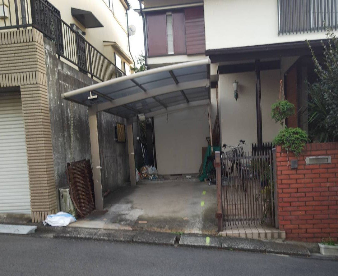 杉本ガラス建材の横浜市栄区　門扉およびカーポート取替工事【フーゴR、開き門扉ABTR2型】の施工前の写真1