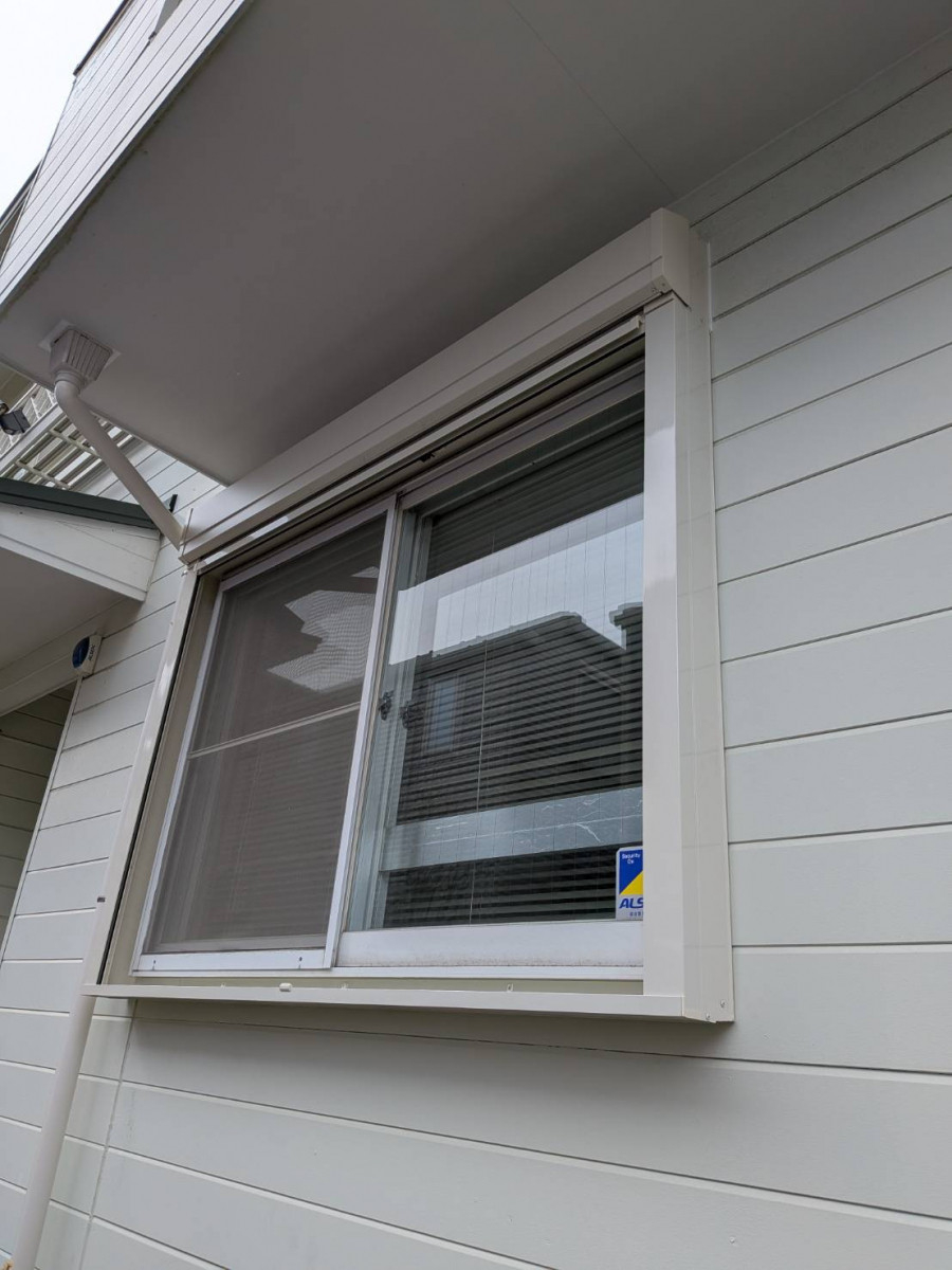 杉本ガラス建材の横浜市栄区 シャッター取付工事【リフォームシャッター】の施工後の写真2