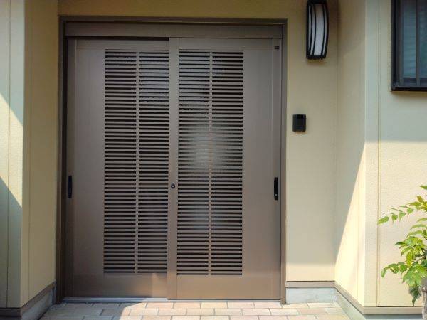 フクイM&Cのリシェント玄関ドア　施工事例の施工前の写真1