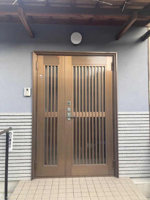岩崎ガラス建窓の玄関ドア取替工事の施工前の写真1