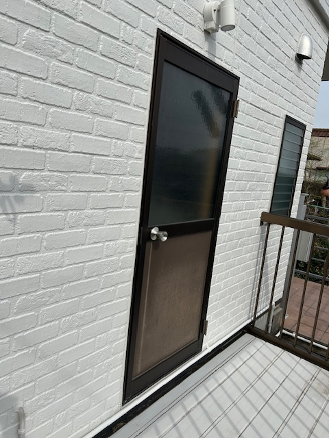 岩崎ガラス建窓の勝手口ドア取替え工事の施工前の写真1