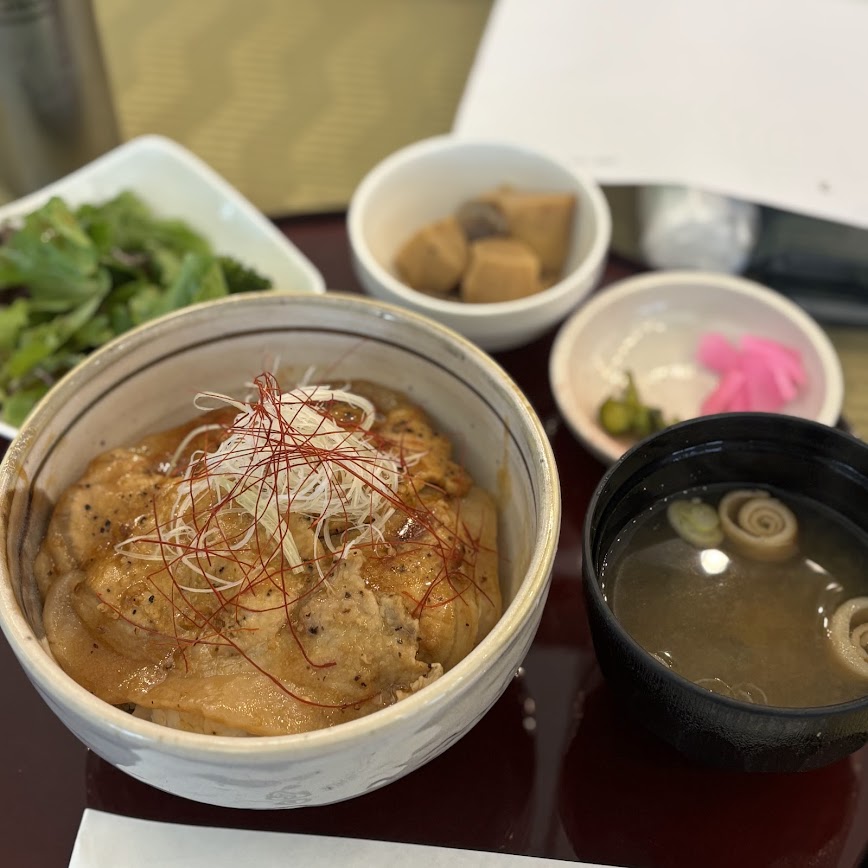 ランチ　豚丼　ブルックスカントリークラブ 土佐トーヨー住器のブログ 写真2