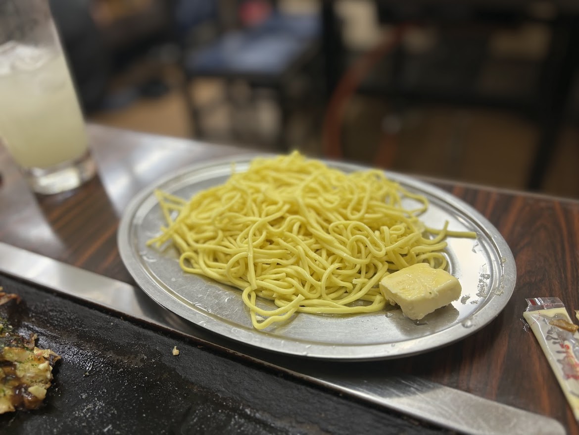 お好み焼きに続いて焼きそば編　バターが決め手！！ 土佐トーヨー住器のブログ 写真4