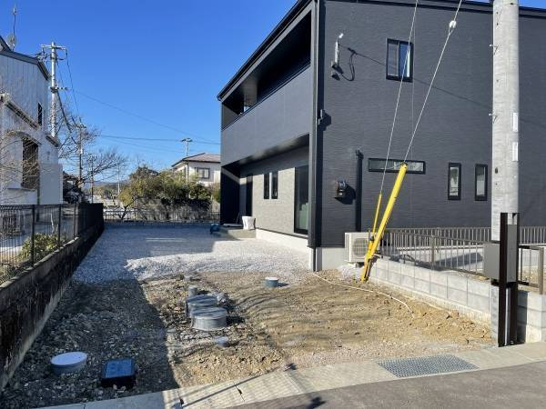 土佐トーヨー住器のカーポートネスカF型２台用設置高知県土佐市の施工前の写真1