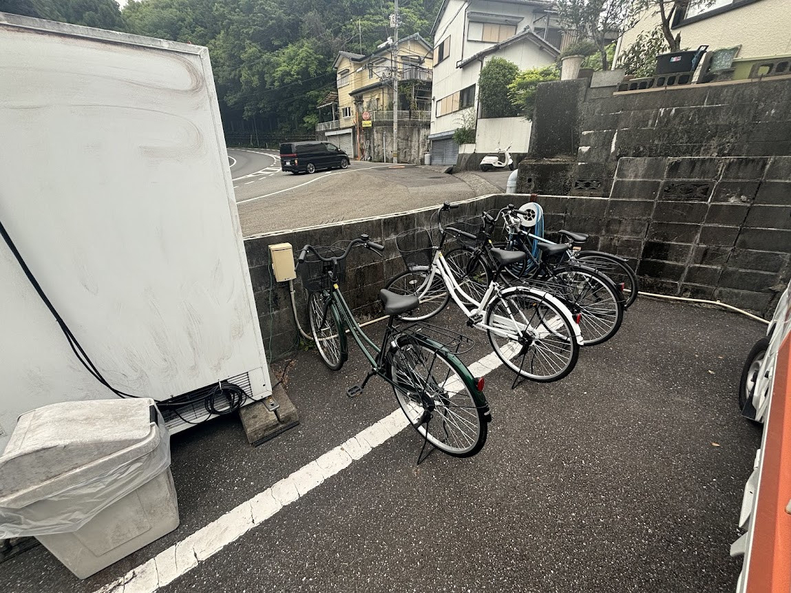 土佐トーヨー住器のネスカRミニで自転車置き場を快適にの施工前の写真1