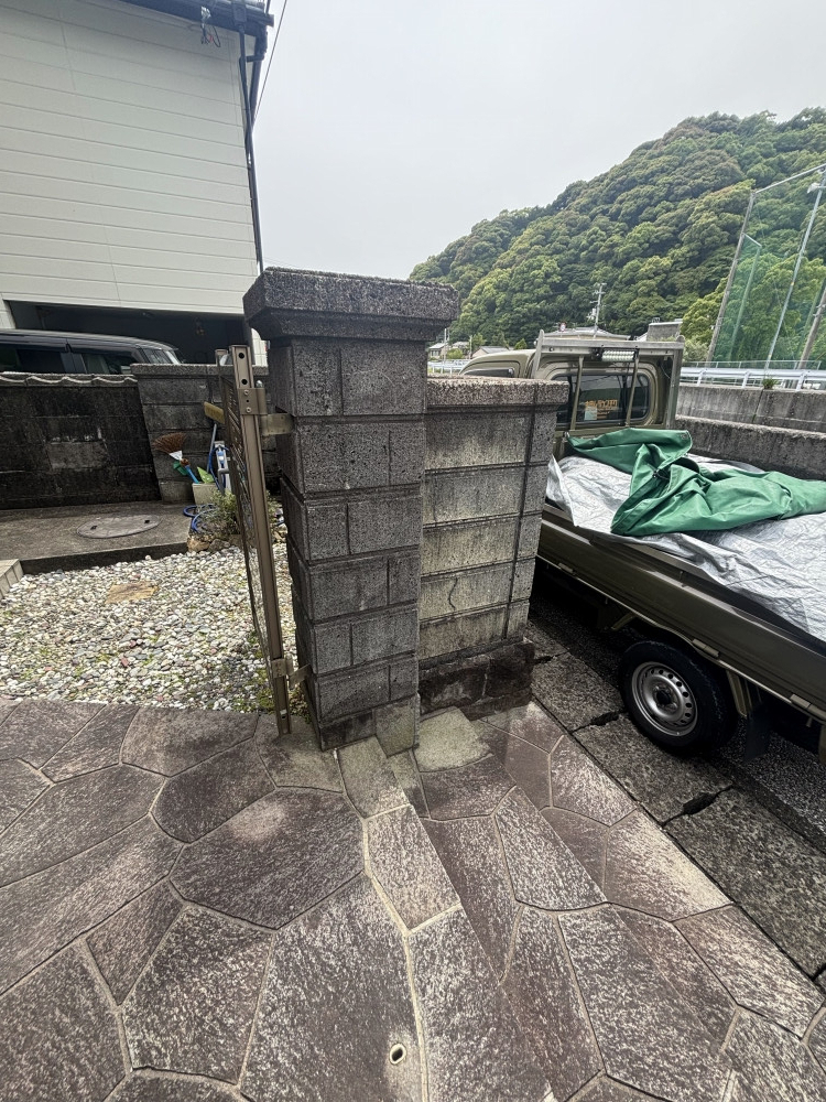 土佐トーヨー住器の屋外用の手すりグリップラインを取り付けました。の施工前の写真1