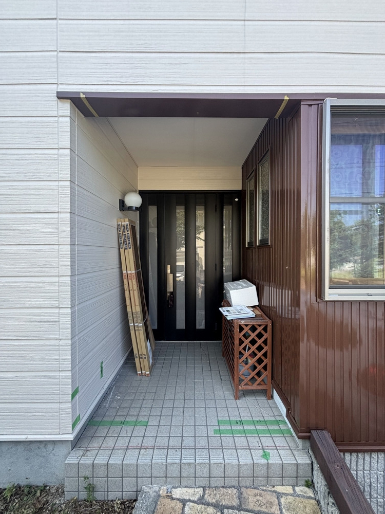 土佐トーヨー住器の玄関リフォームの施工前の写真1