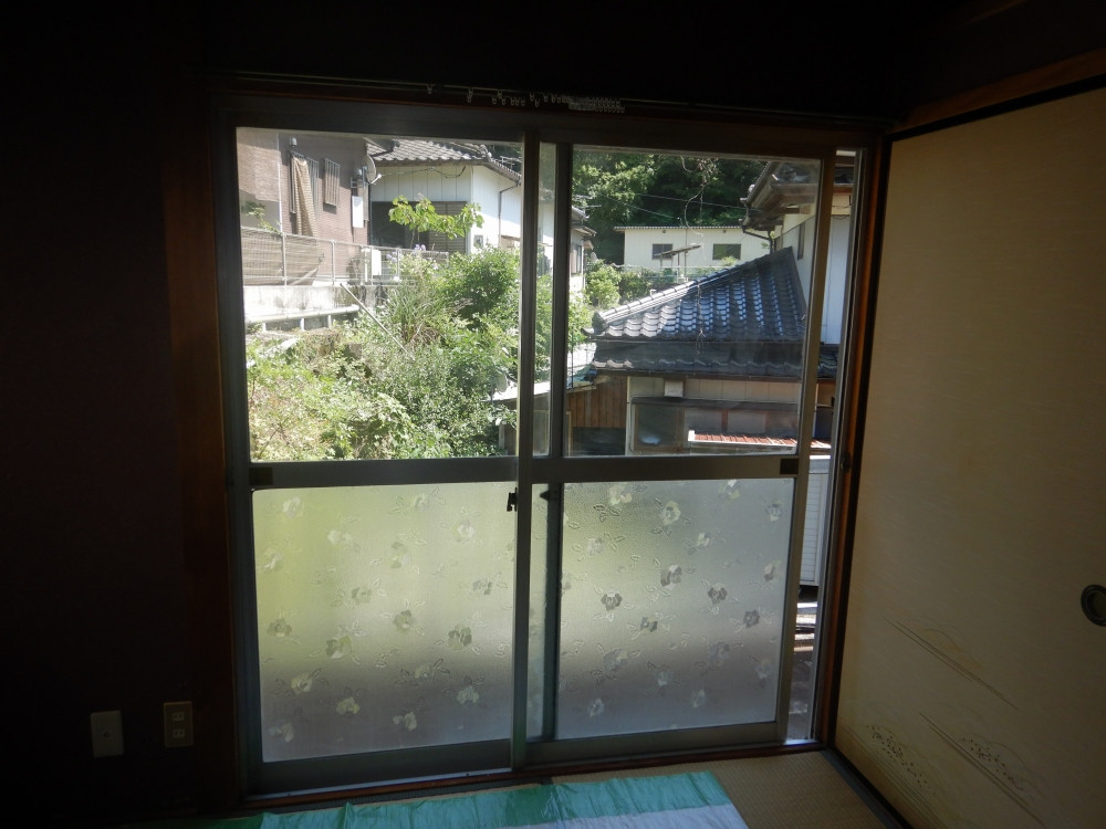 土佐トーヨー住器の先進的窓リノベ事業を使ったカバー工法リプラスの施工前の写真3