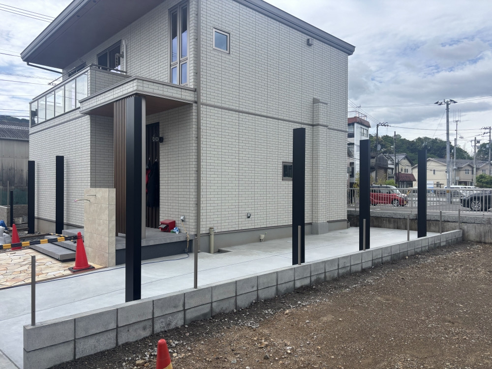 土佐トーヨー住器の新築外構でカーポートSCを採用いただきました。の施工前の写真1