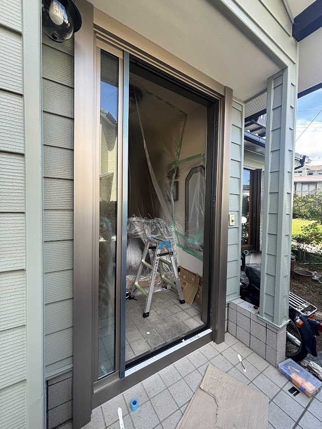 土佐トーヨー住器の玄関リフォーム　リシェント玄関ドアで一日で交換できます。の施工前の写真3