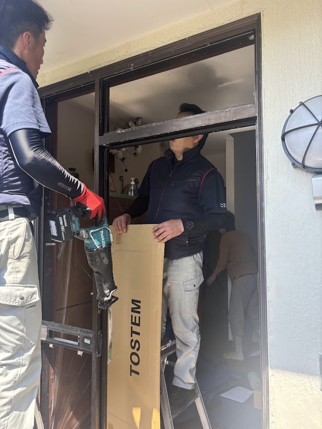 土佐トーヨー住器のリシェント玄関ドアでワンデイリフォームの施工前の写真2