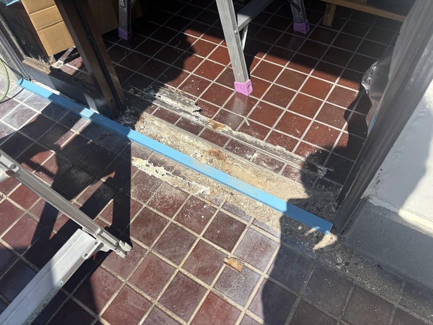 土佐トーヨー住器のリシェント玄関ドアでワンデイリフォームの施工前の写真3