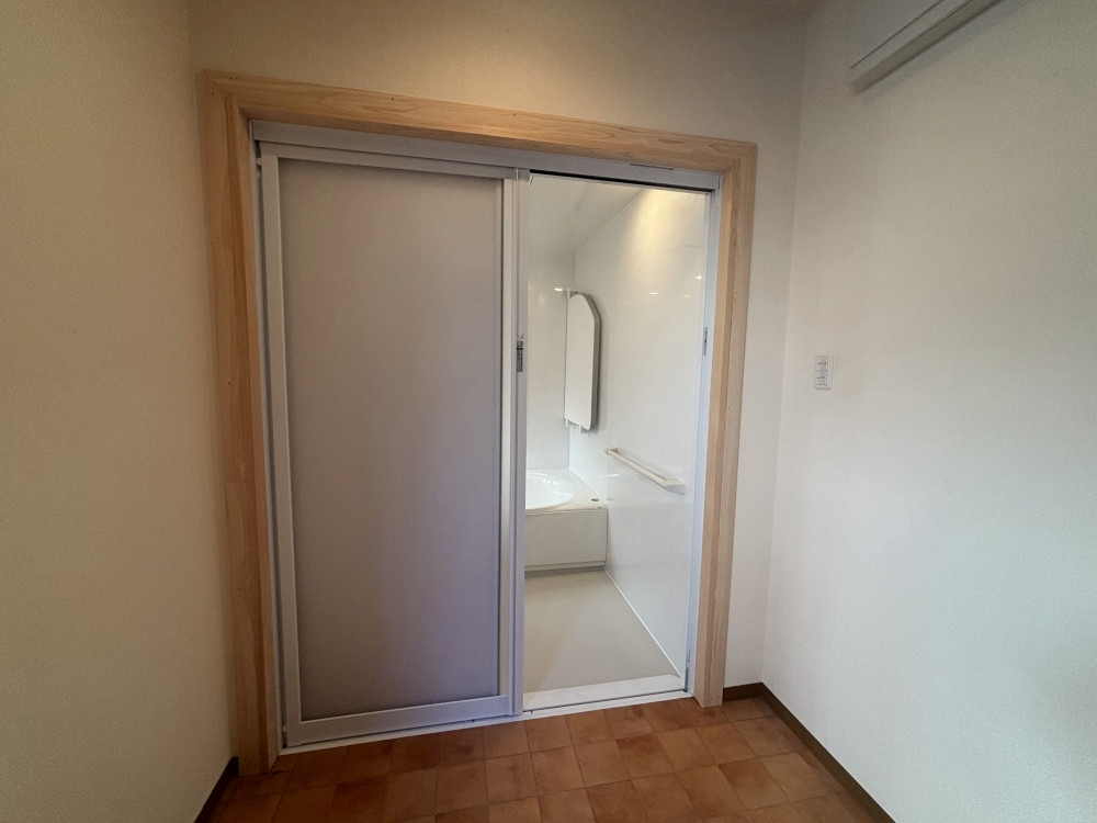 土佐トーヨー住器の古くなったユニットバスの交換工事　高知県高知市の施工後の写真2