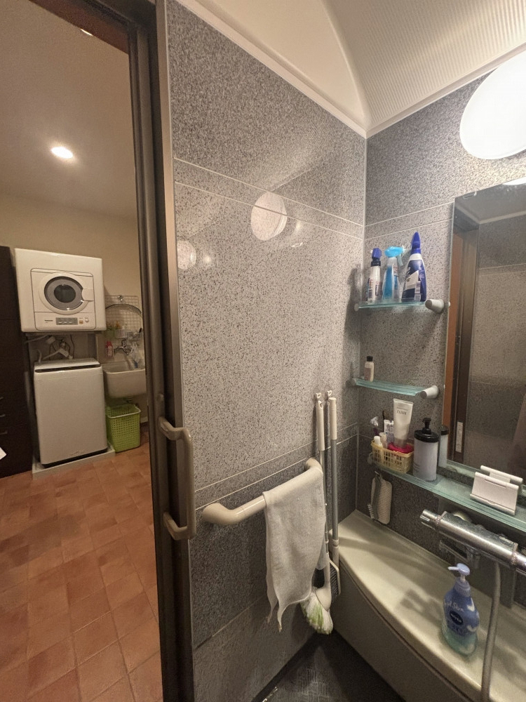 土佐トーヨー住器の古くなったユニットバスの交換工事　高知県高知市の施工前の写真2