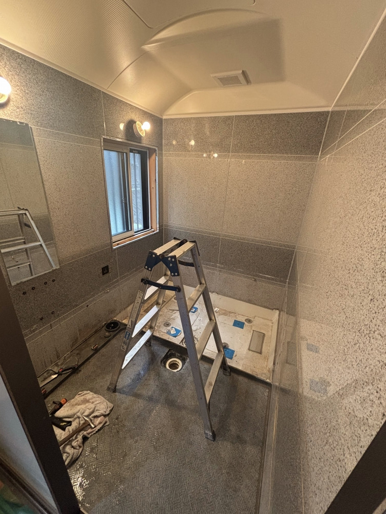 土佐トーヨー住器の古くなったユニットバスの交換工事　高知県高知市の施工前の写真3