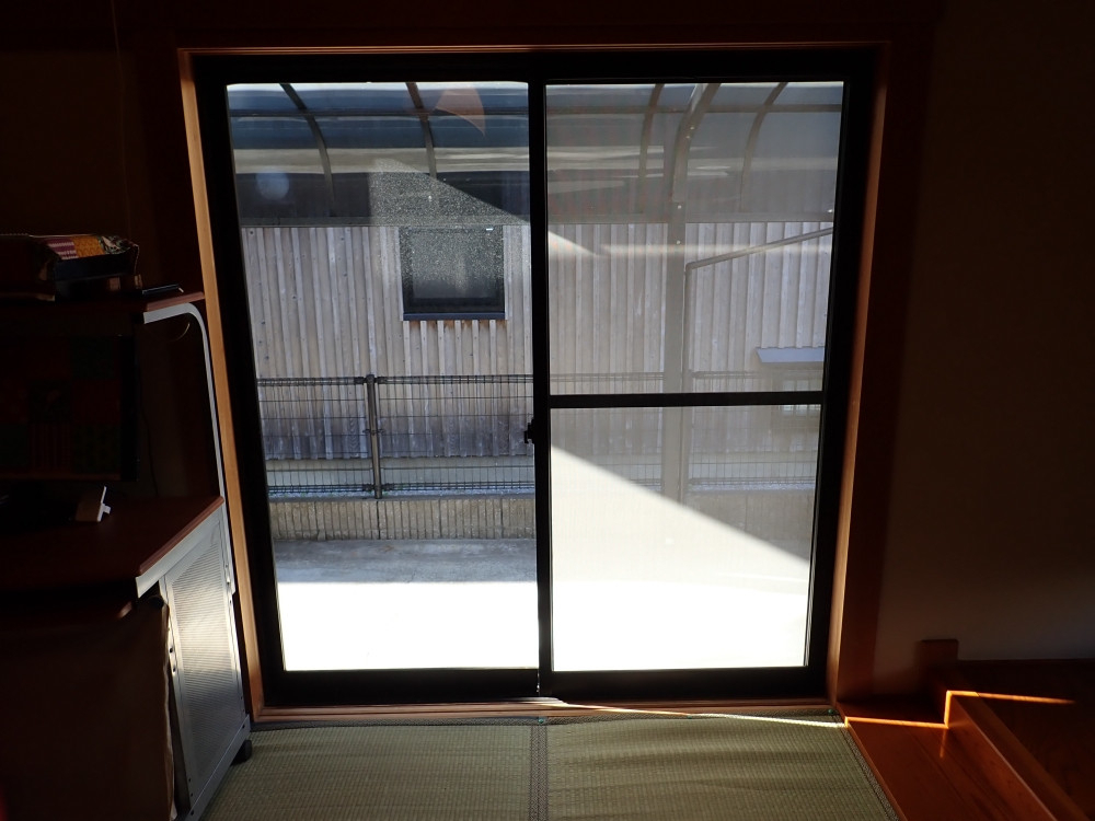 土佐トーヨー住器の先進的窓リノベ事業を使って断熱内窓インプラス取り付けの施工前の写真1