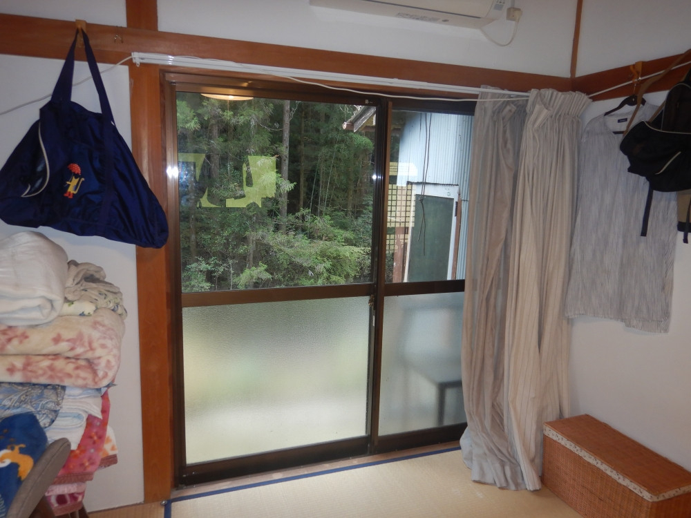 土佐トーヨー住器の先進的窓リノベ事業の補助金利用で断熱内窓インプラスを取り付けました。の施工前の写真2