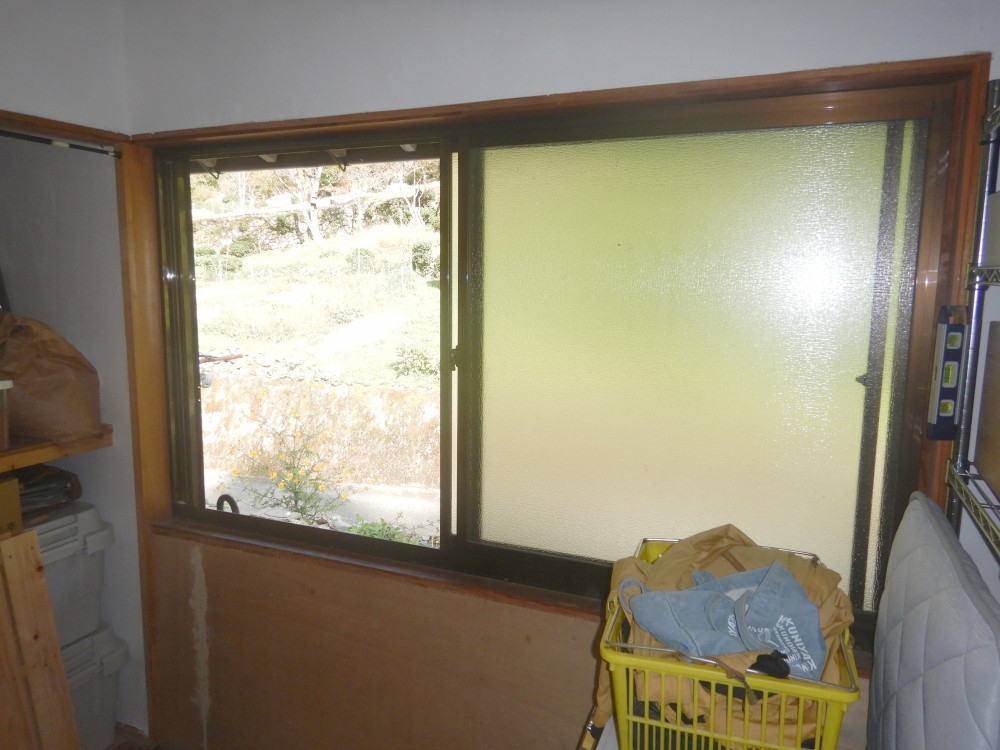 土佐トーヨー住器の先進的窓リノベ事業の補助金利用で断熱内窓インプラスを取り付けました。の施工前の写真3