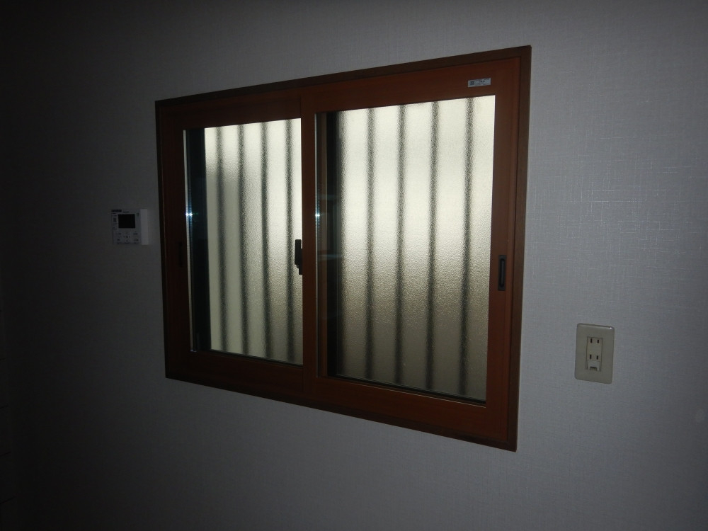 土佐トーヨー住器の内窓インプラス設置で冬の寒さ対策！先進的窓リノベ事業を活用しました　高知県土佐市の施工後の写真1