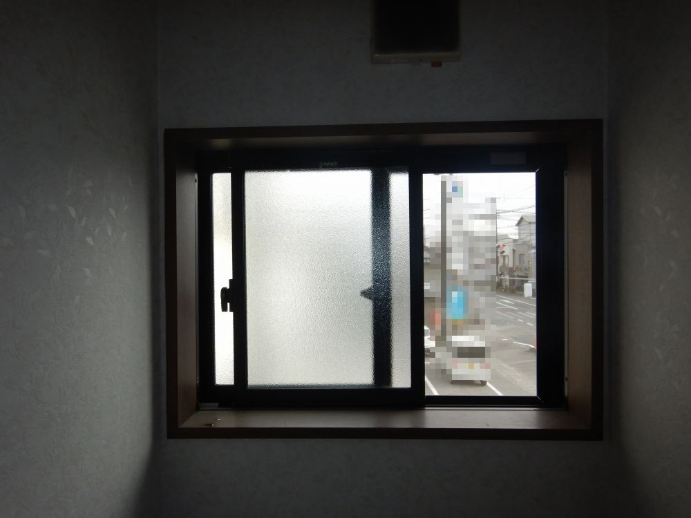 土佐トーヨー住器の内窓インプラス設置で冬の寒さ対策！先進的窓リノベ事業を活用しました　高知県土佐市の施工前の写真2