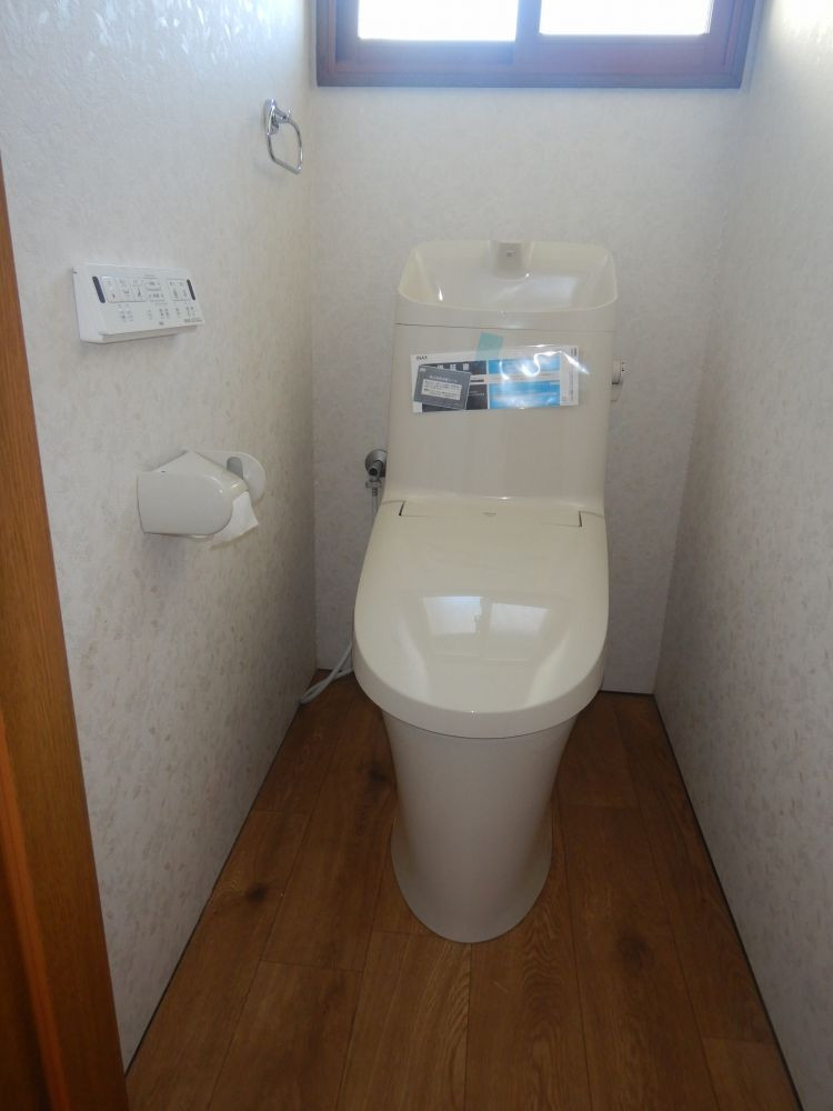 土佐トーヨー住器のバリアリー化してトイレの交換工事　高知県土佐市の施工後の写真1