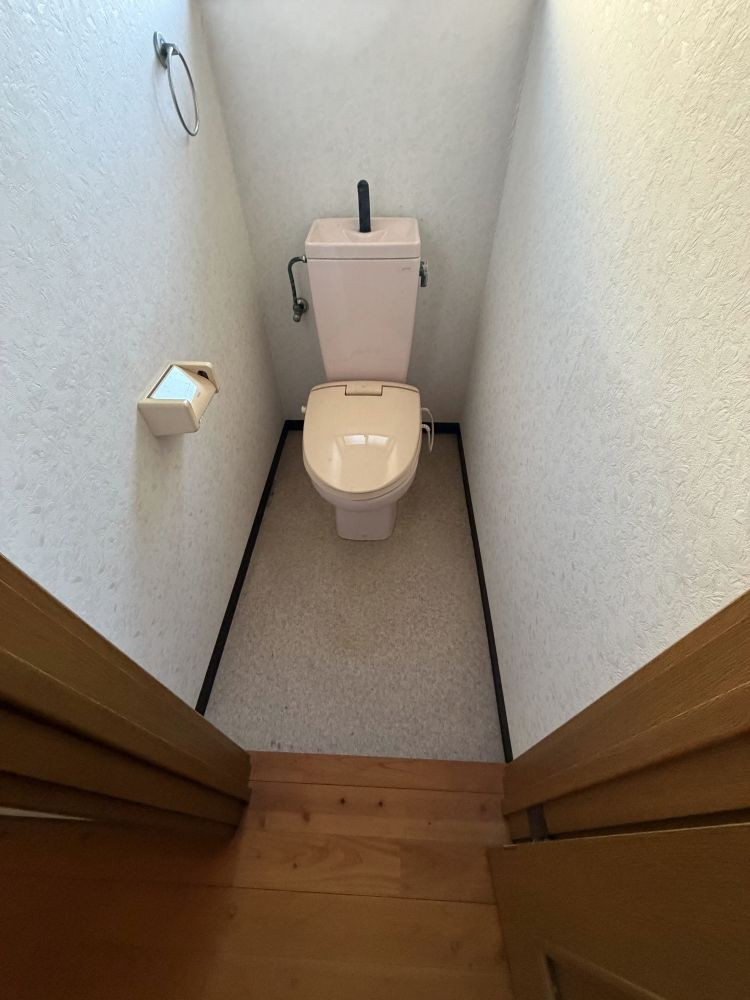 土佐トーヨー住器のバリアリー化してトイレの交換工事　高知県土佐市の施工前の写真1