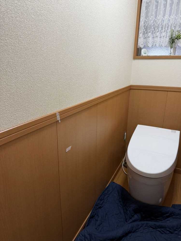 土佐トーヨー住器のトイレの手すり取付の施工前の写真1