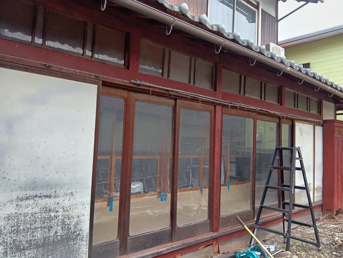 アーステックの縁側　ランマ　木製建具の取替の施工前の写真1