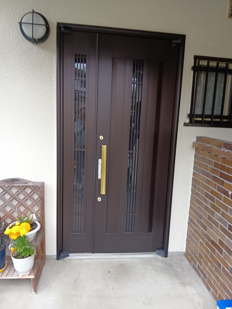 アーステックの玄関ﾄﾞｱの取替の施工前の写真1