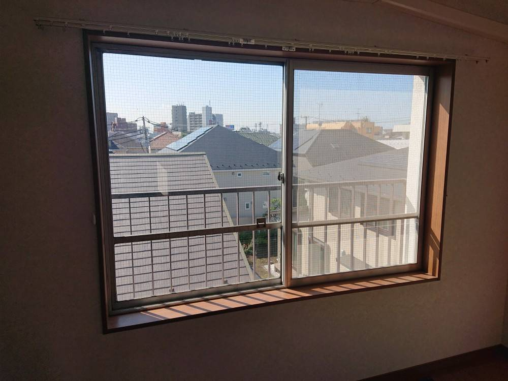リフレ大田のカバー工法による窓交換の施工前の写真1