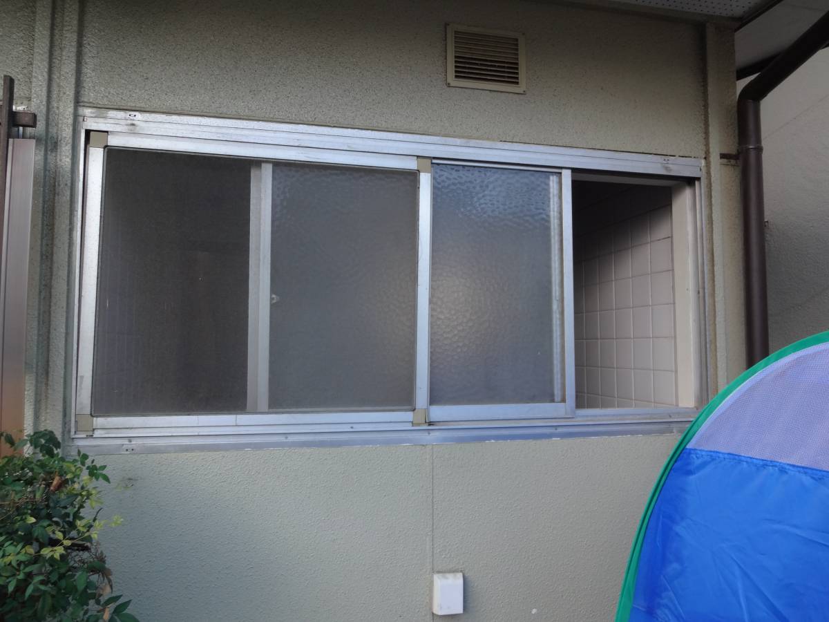 森額縁ガラス店の浴室窓をリプラス ペアガラス窓に取り換えましたの施工前の写真1