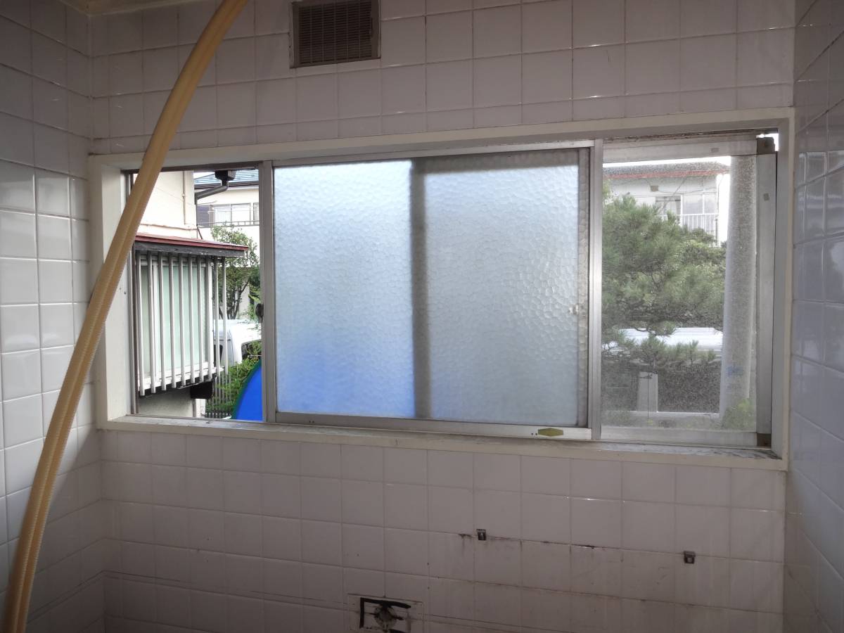 森額縁ガラス店の浴室窓をリプラス ペアガラス窓に取り換えましたの施工前の写真2