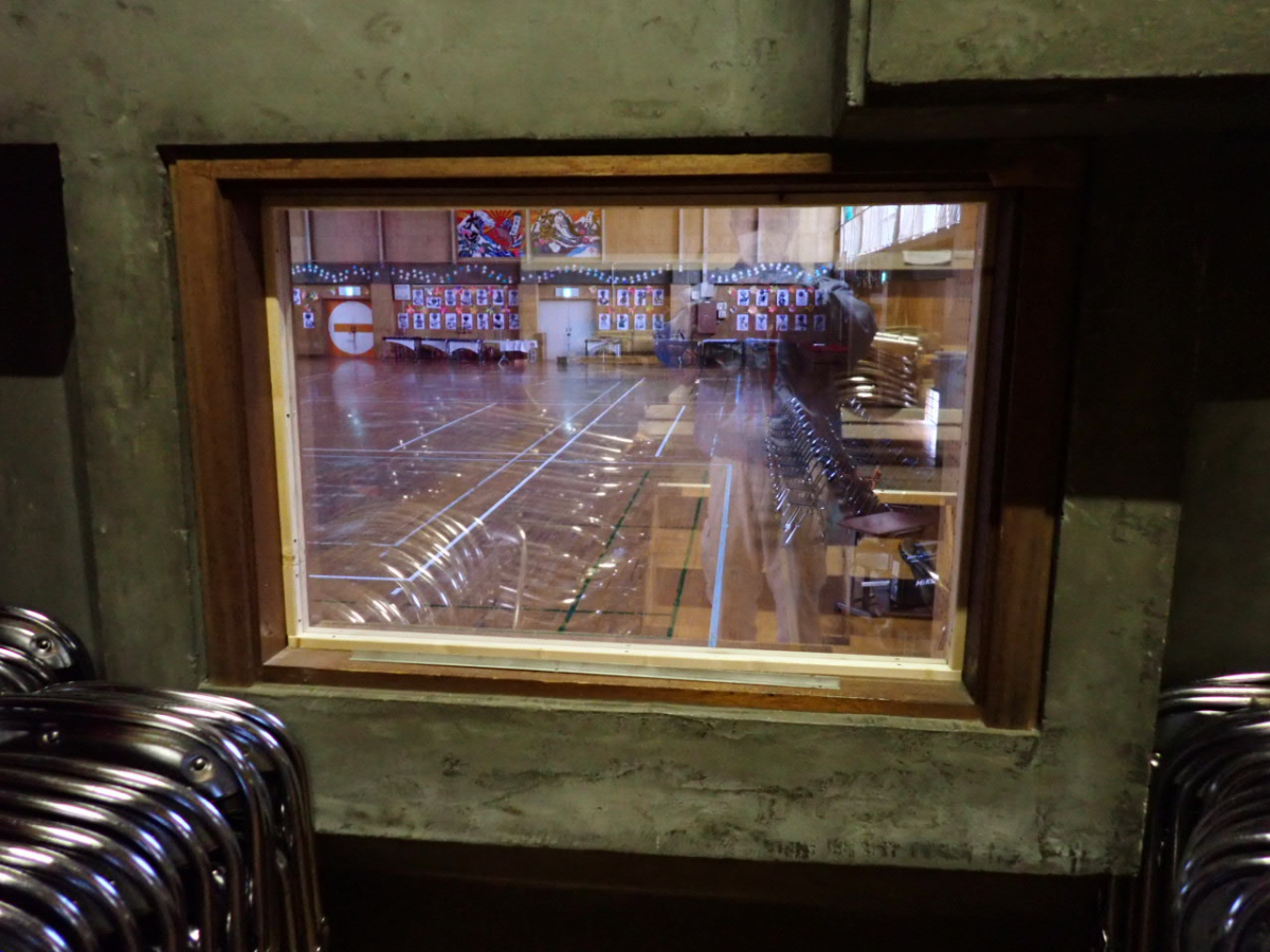 森額縁ガラス店の熱線反射フィルムを貼ったガラス修理の施工後の写真2
