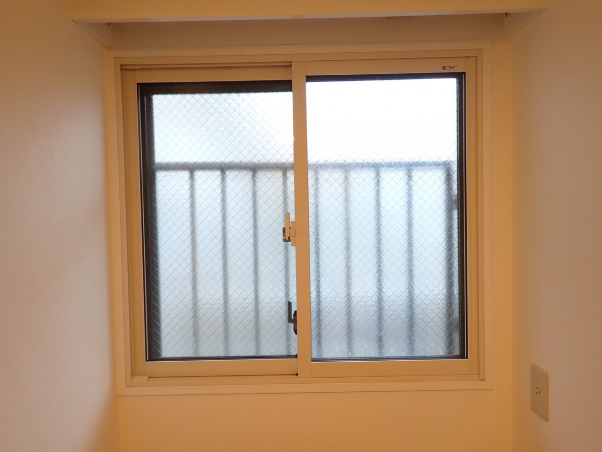 森額縁ガラス店の「子育てエコホーム」補助金対象、マンションの窓に内窓(単板)を取付けましたの施工後の写真3