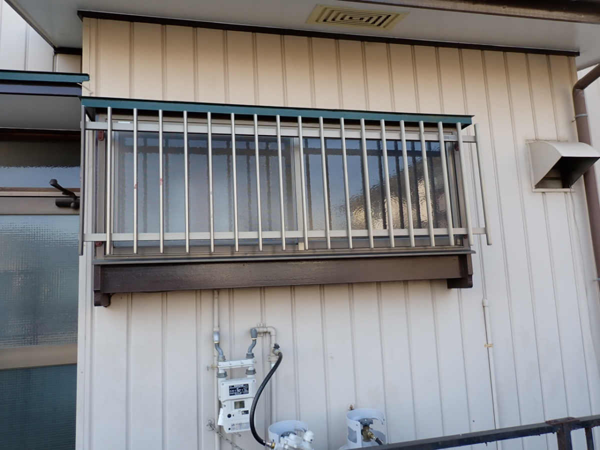 森額縁ガラス店の(伊勢原市)先進的窓リノベ補助金を使って勝手口ドアの取替工事の施工前の写真3