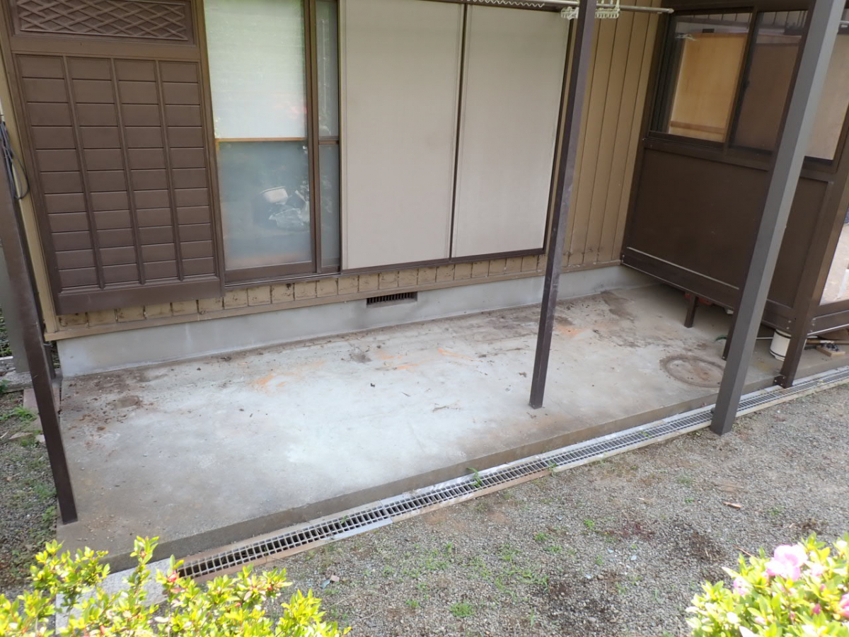 森額縁ガラス店の人工木デッキ 樹ら楽ステージを取付けましたの施工前の写真2