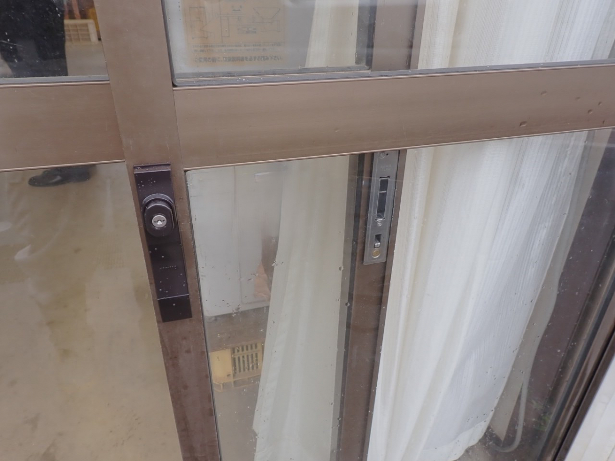 森額縁ガラス店の(伊勢原市)店舗引戸のカギを取り替えましたの施工後の写真1