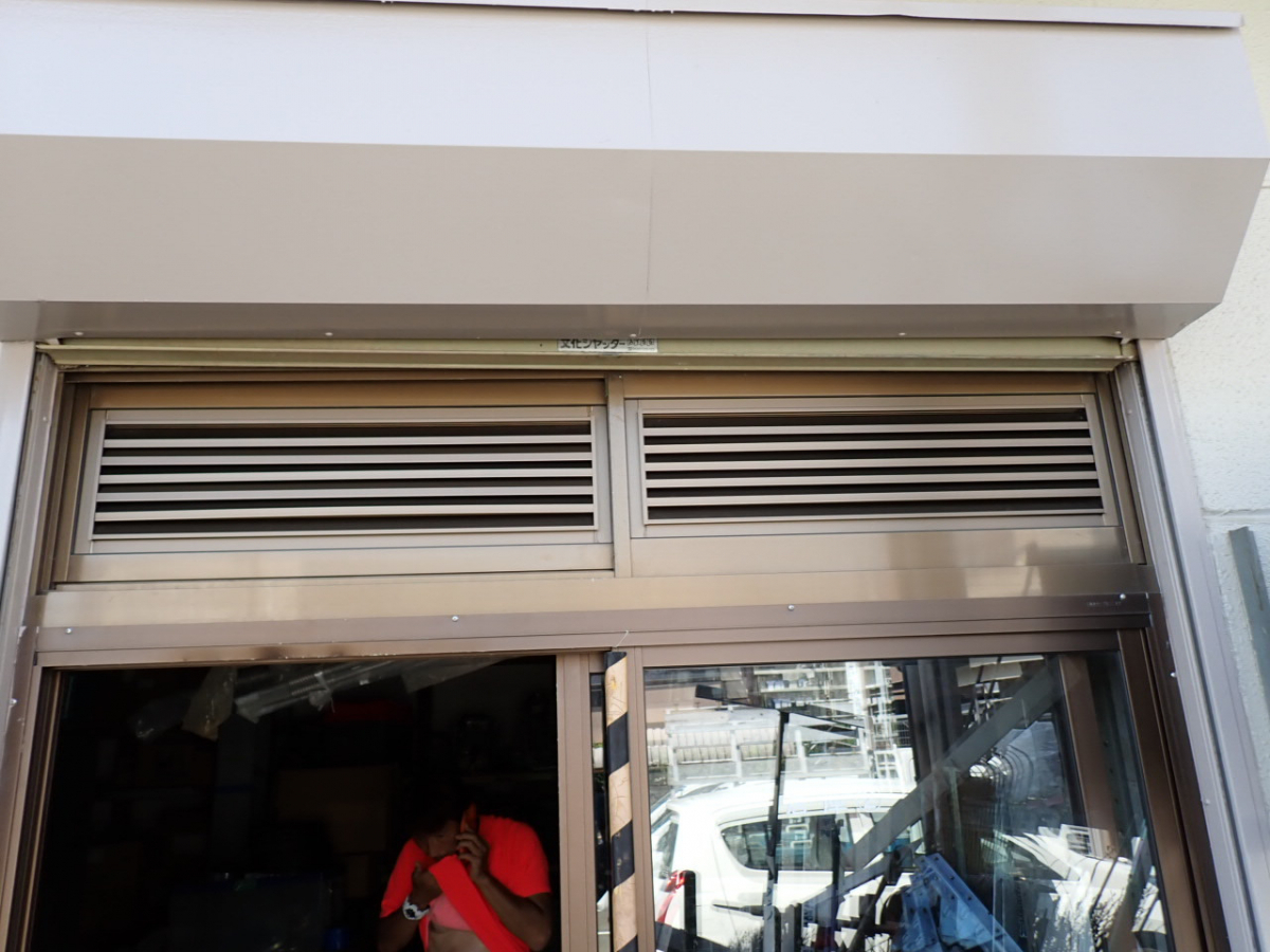 森額縁ガラス店の倉庫の換気のためにガラリに取り替えましたの施工後の写真2