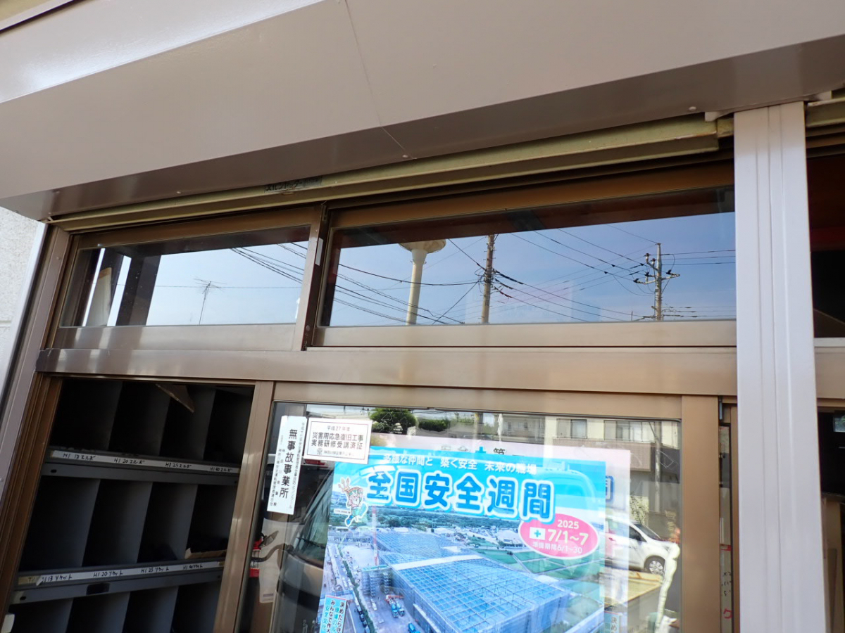 森額縁ガラス店の倉庫の換気のためにガラリに取り替えましたの施工前の写真1