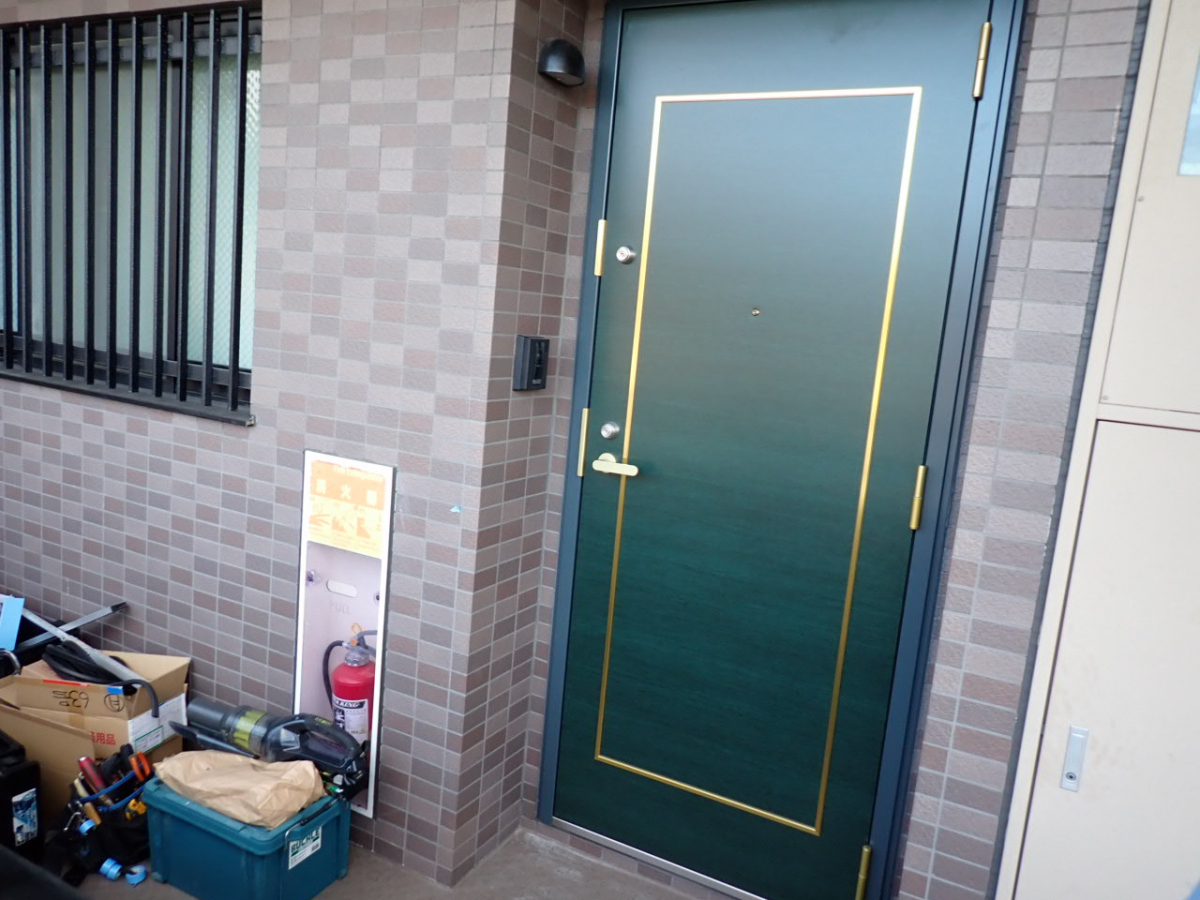 森額縁ガラス店のリフォームマンションドアでマンションのドアを取り替えましたの施工後の写真1