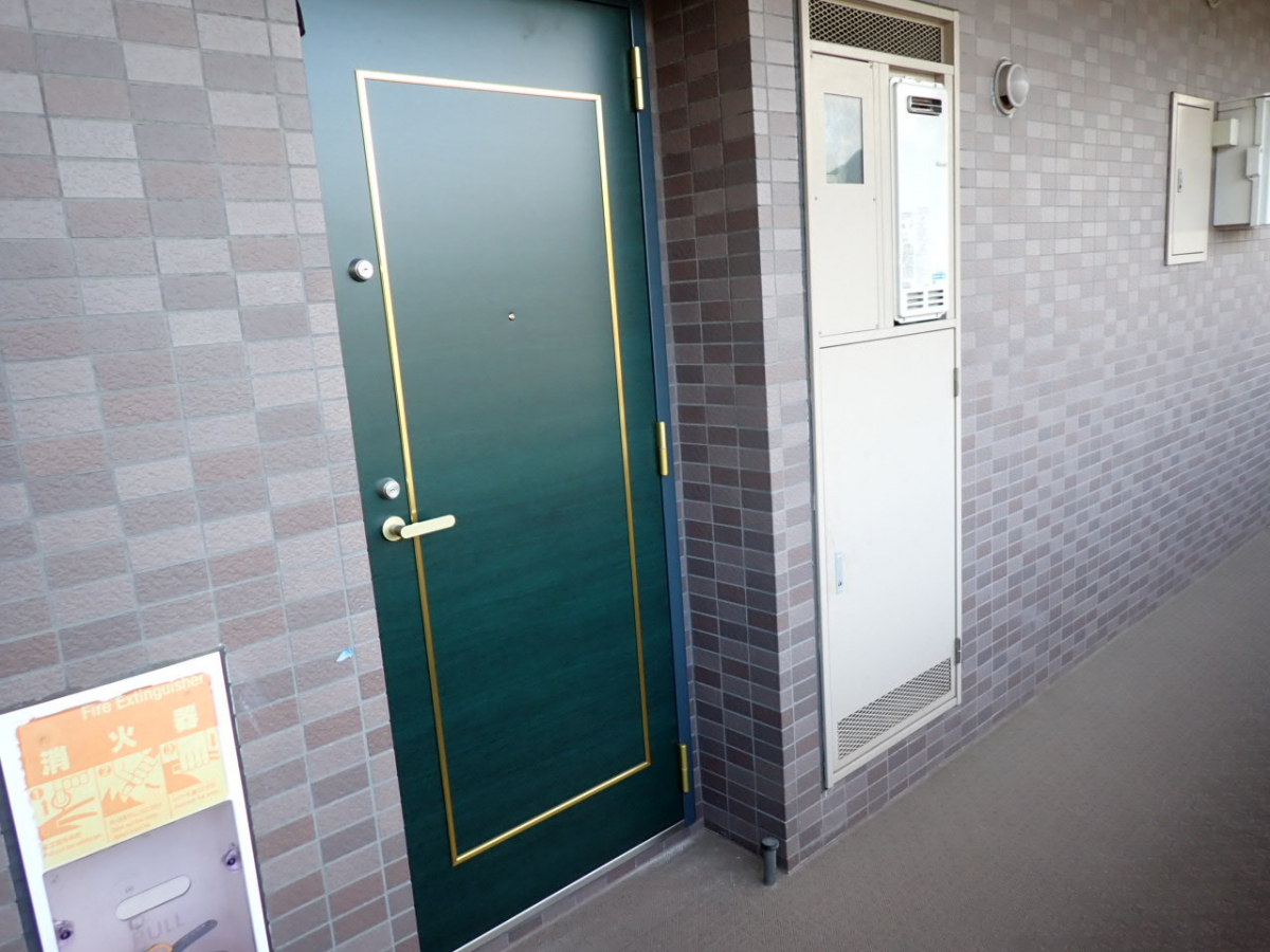 森額縁ガラス店のリフォームマンションドアでマンションのドアを取り替えましたの施工後の写真2